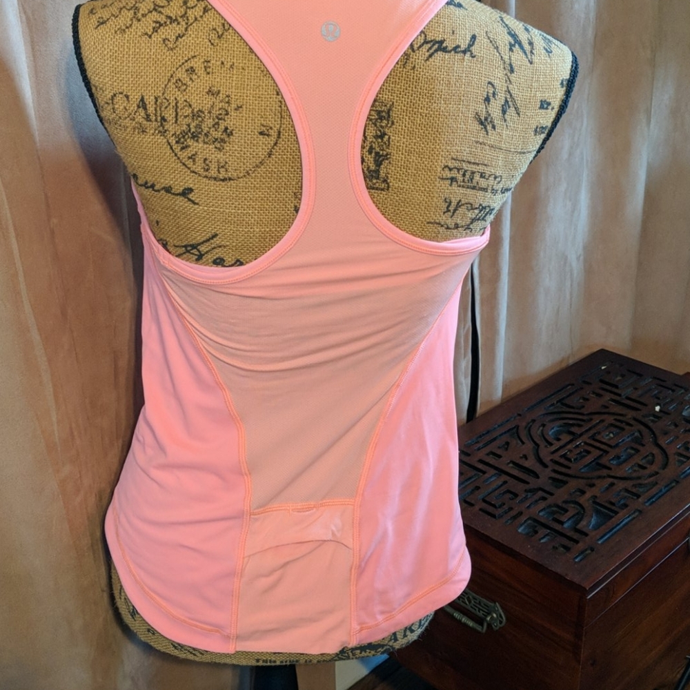 Lululemon razorback tank size 8 - Picture 2 of 5